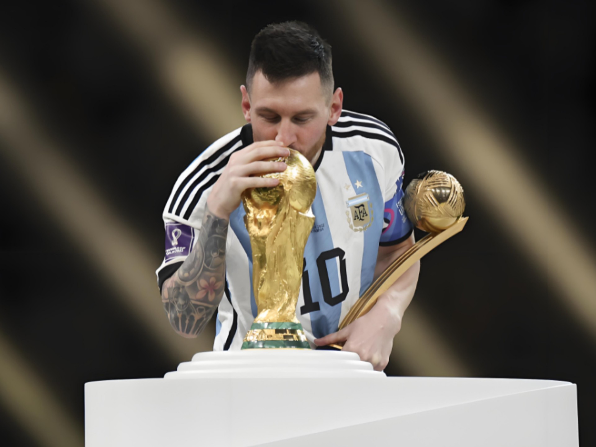 世体：巴黎关注巴萨B队队长科尔特斯，巴萨可与他续约至后年（世体：巴黎有意巴萨B队长科尔特斯，巴萨可选择将其合同续至后年）